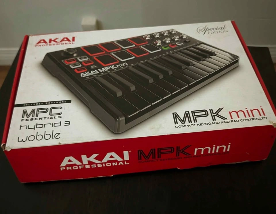 AKAI MPK MINI & HEADPHONES - photo 2