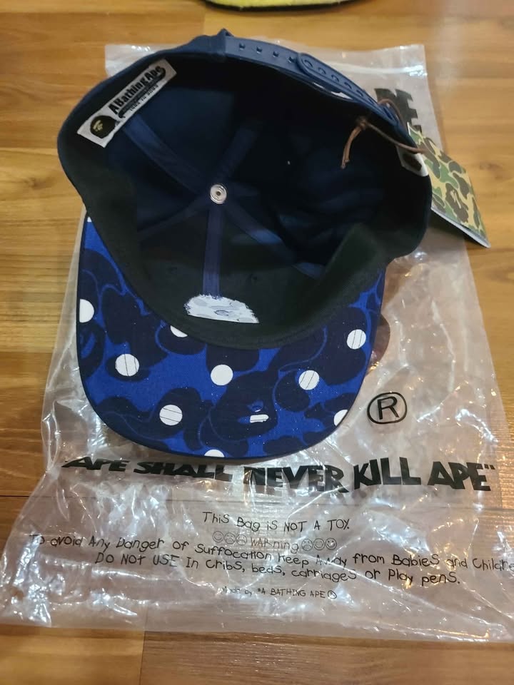A Bathing Ape snapback - photo 3