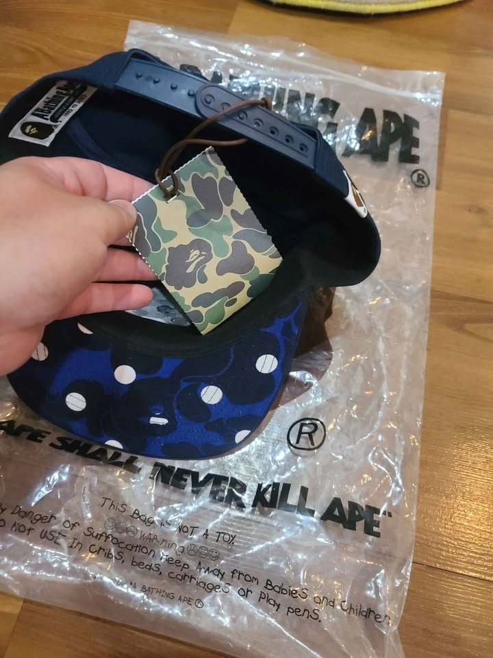 A Bathing Ape snapback - photo 5