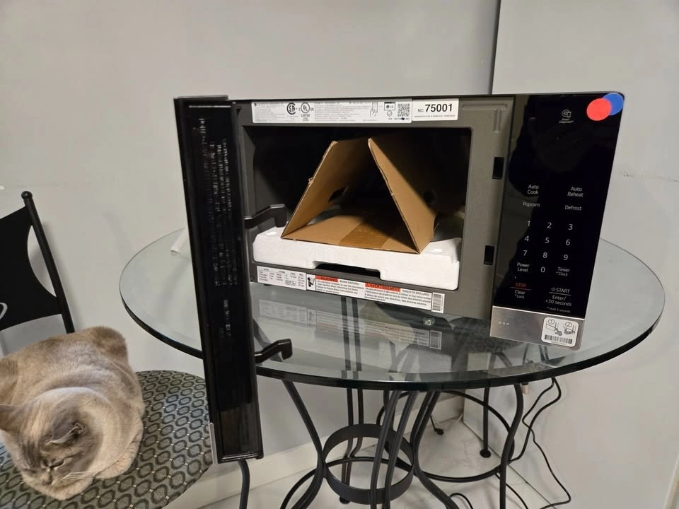 NEW LG 0.9 Cu. Ft. Smart Inverter Microwave - $99 CASH - photo 5