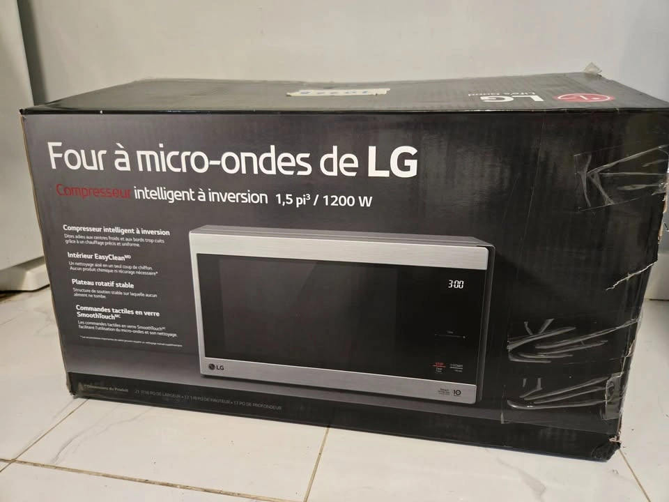 LG 1.5 cu.ft. 1200W Smart Microwave - Brand New Open Box - $135 - photo 3