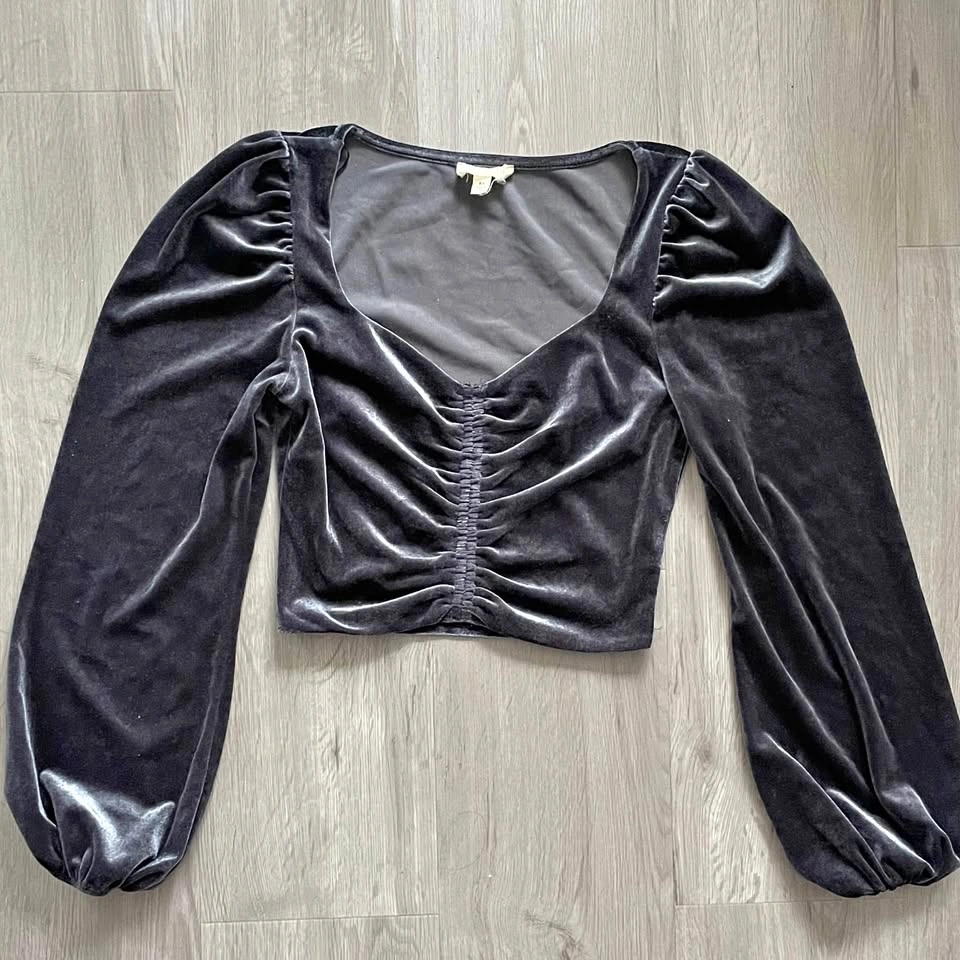 Deep Blue Velvet Crop Top with Puffed Sleeves