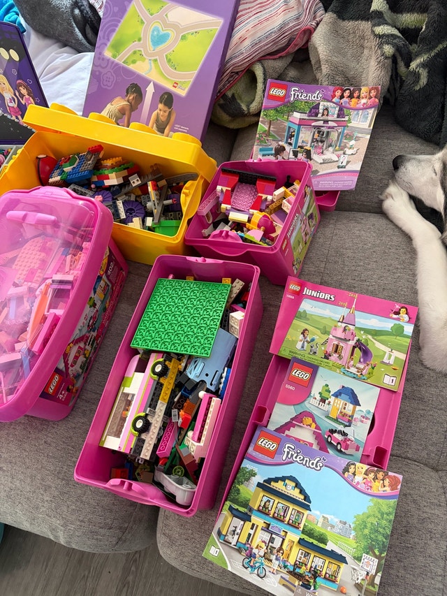 5 Lego Friends Sets + Lego Board
