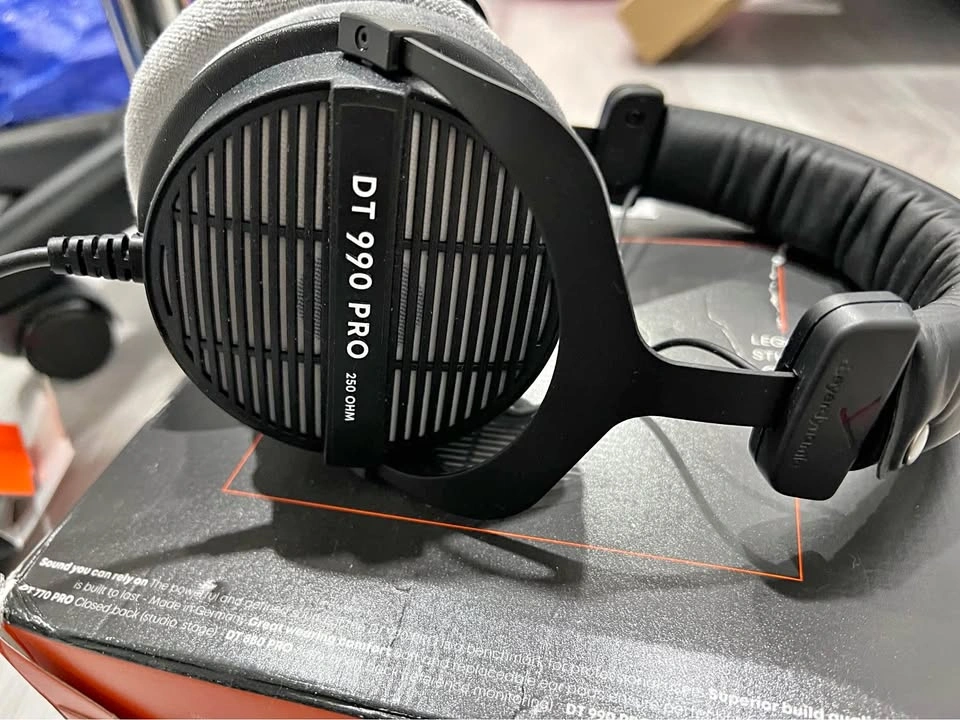 beyerdynamic DT 990 Pro Studio Headphones