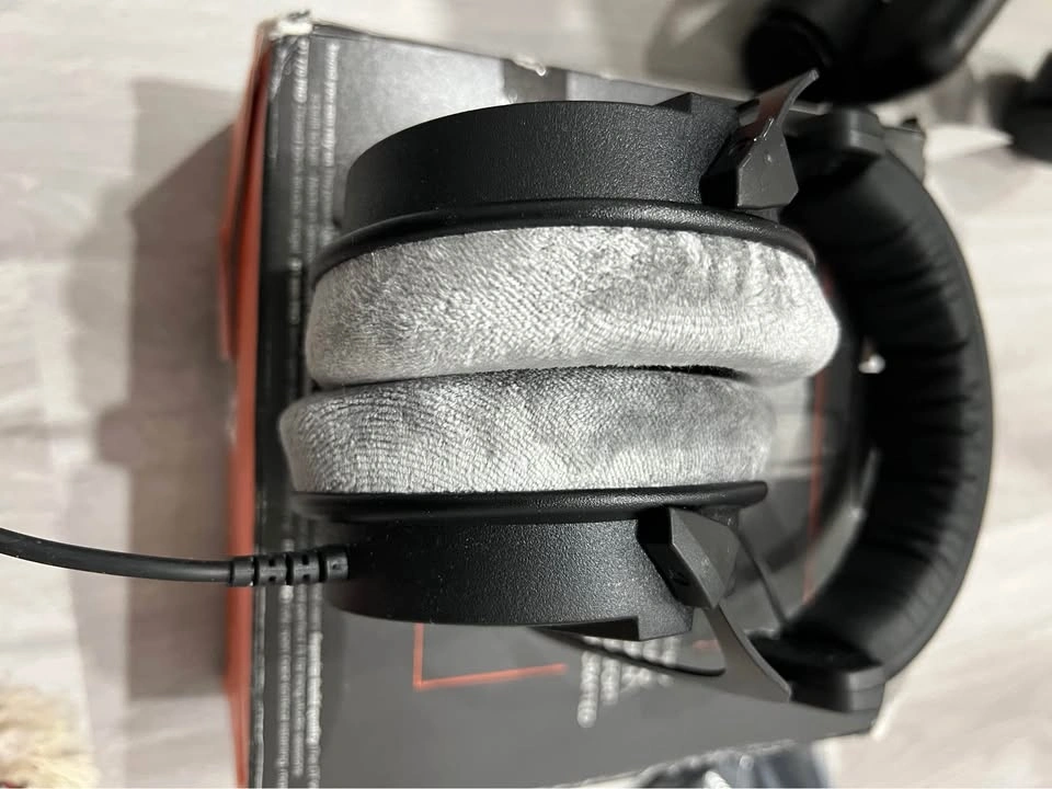 beyerdynamic DT 990 Pro Studio Headphones - photo 3