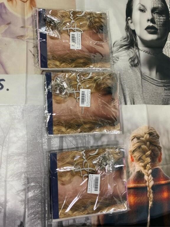 NEW 40x60 inch Taylor Swift Music Album Tapestry w Clips - photo 2