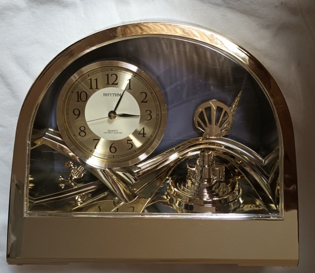 Rare Vintage Rhythm Quartz Gold Half Moon Clock - photo 2