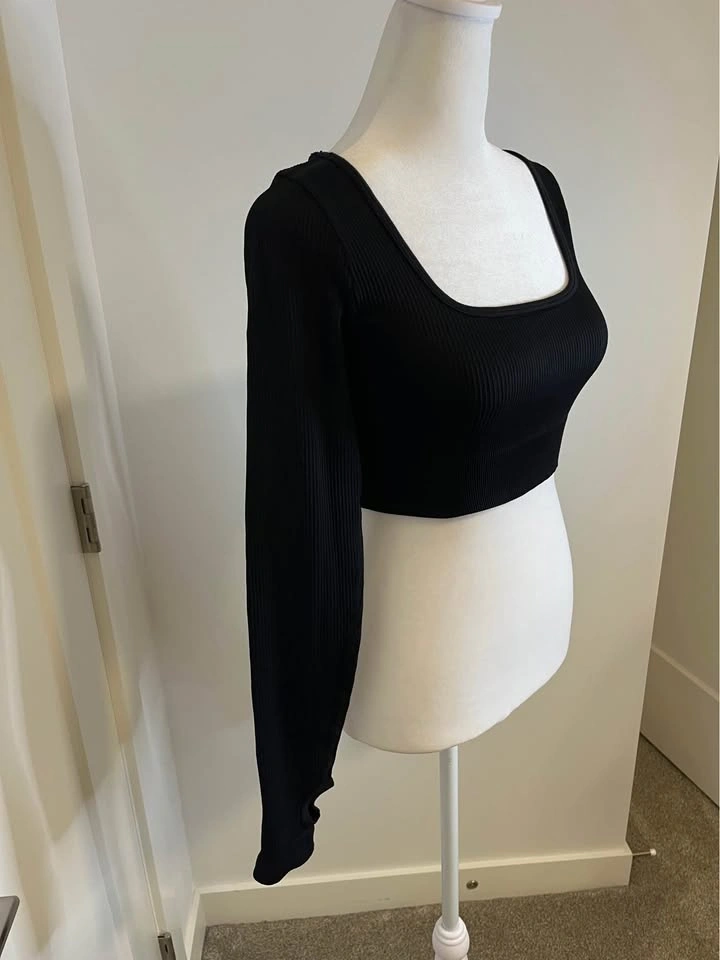 Black Ribbed Long-Sleeve Crop Top - Size S - photo 4