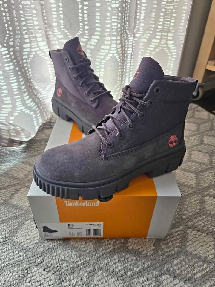 Timberland Womans Grey Boots (NEW!)