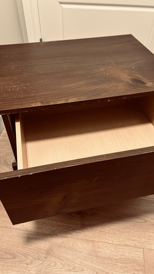 One Drawer Nightstand / Side Table - photo 2