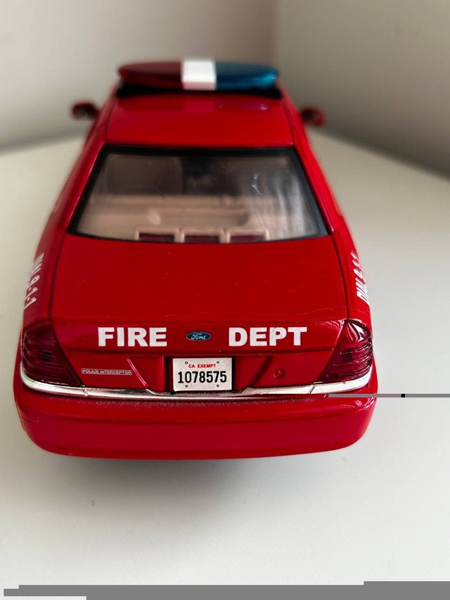 Motormax Law Enforcement Fire Chief 2007 Ford - photo 4