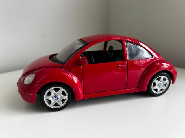 Maisto Volkswagen New Beetle 1:25 Scale Diecast