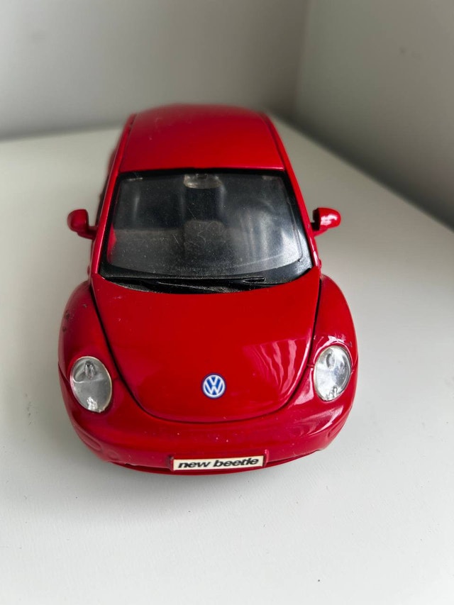 Maisto Volkswagen New Beetle 1:25 Scale Diecast - photo 4