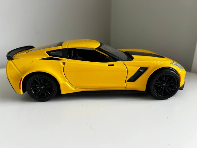 Maisto Chevrolet Corvette Z06 2015 – Scale 1/24 - photo 2