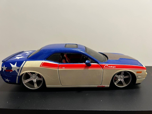 2008 Dodge Challenger Red/White/Blue 1/24 Diecast - photo 2