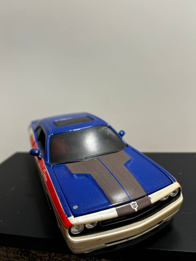 2008 Dodge Challenger Red/White/Blue 1/24 Diecast - photo 4