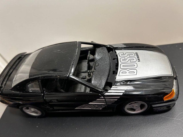 Maisto Ford Mustang GT Boss Die Cast 1/24 - photo 2
