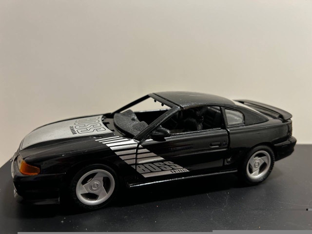 Maisto Ford Mustang GT Boss Die Cast 1/24 - photo 4