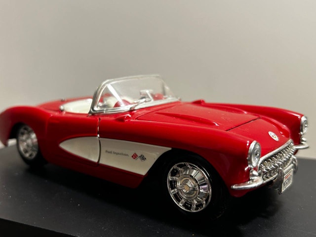 CHEVROLET CORVETTE ,RED 1/24 DIECAST CAR