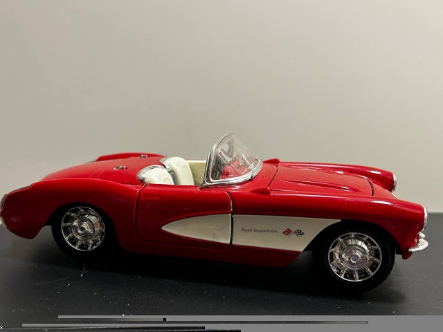 CHEVROLET CORVETTE ,RED 1/24 DIECAST CAR - photo 2