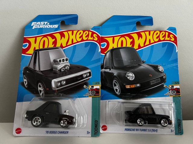 Hot Wheels '70 Dodge Charger & Porsche 911 Turbo 3.6 (964)