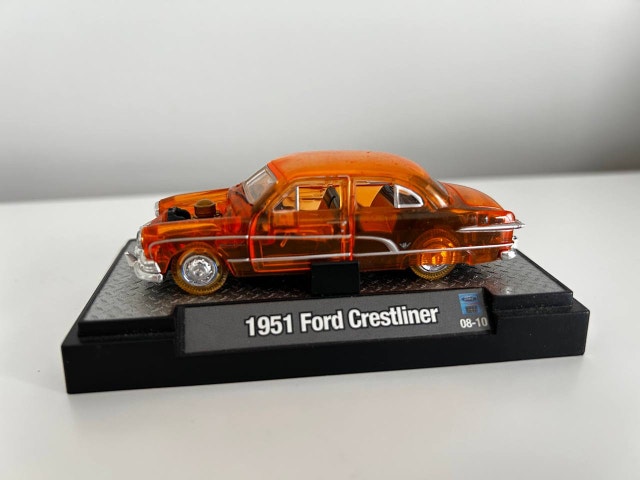 M2 MACHINES 1951 Ford Crestliner 1:64