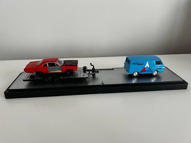 M2 Machines 1:64 1967 Dodge A100 Van & 1969 Plymouth Road Runner