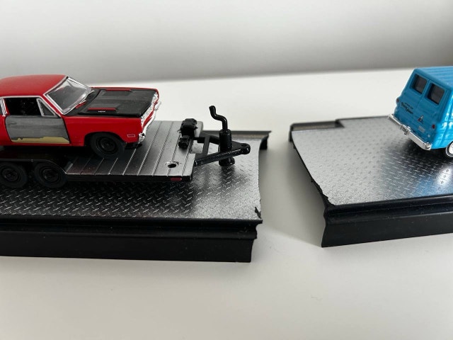 M2 Machines 1:64 1967 Dodge A100 Van & 1969 Plymouth Road Runner - photo 2