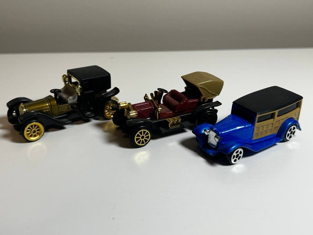 Vintage Diecast Model Cars 1:64 - photo 2