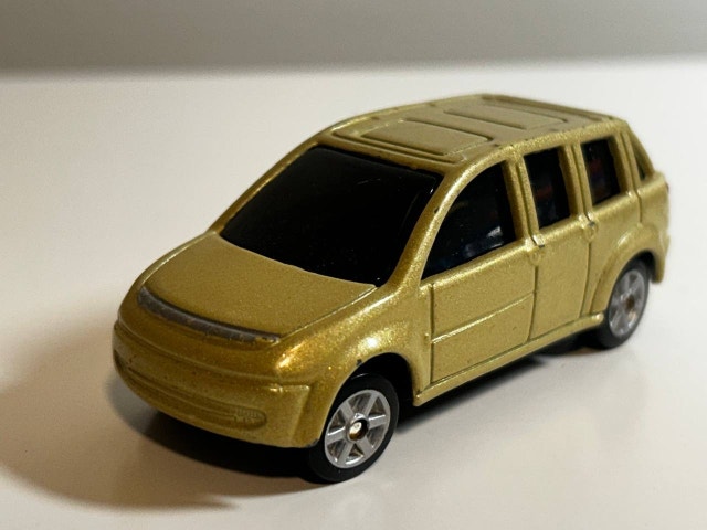 Maisto Diecast small car 2000 Saturn CV1