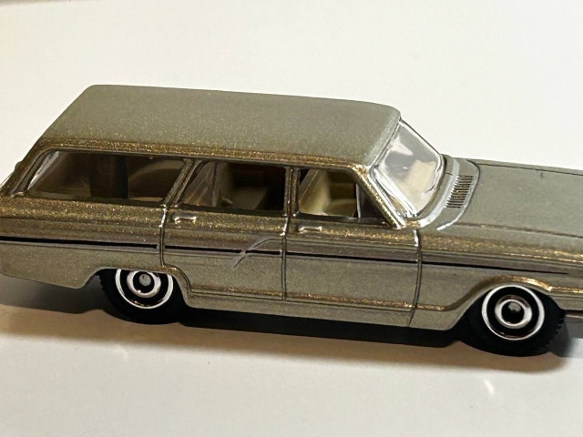 Matchbox 1964 Pewter Silver (Champagne) Ford Fairlane