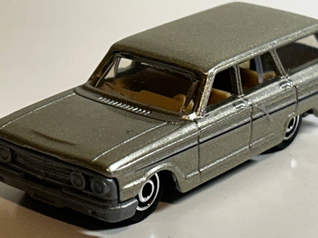 Matchbox 1964 Pewter Silver (Champagne) Ford Fairlane - photo 2