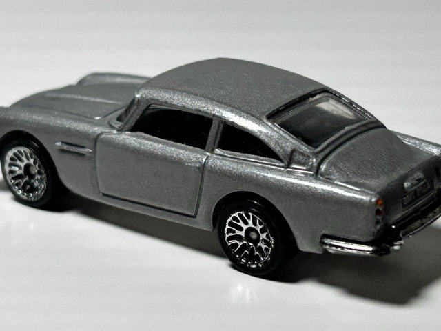 Hot Wheels Retro Entertainment Aston Martin DB5 - photo 3