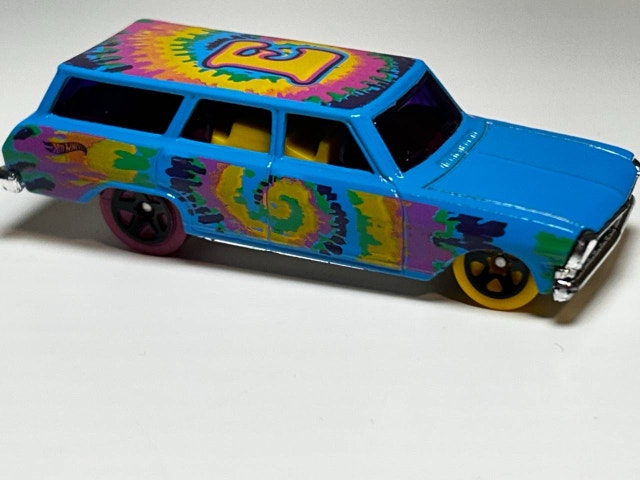 Hot Wheels ‘64 Chevy Nova Wagon, HW Art Car, Gloss Blue, 1:64