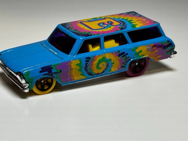Hot Wheels ‘64 Chevy Nova Wagon, HW Art Car, Gloss Blue, 1:64 - photo 3