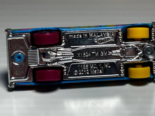 Hot Wheels ‘64 Chevy Nova Wagon, HW Art Car, Gloss Blue, 1:64 - photo 5