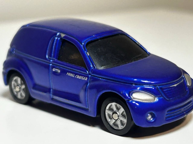 2000 Chrysler Panel Cruiser Collectible 1/64 Scale Diecast