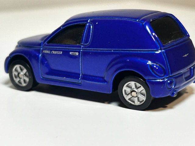 2000 Chrysler Panel Cruiser Collectible 1/64 Scale Diecast - photo 2