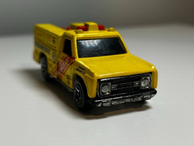 Hot Wheels 1974 Yellow Paramedic Rescue Truck 1:64 - photo 3