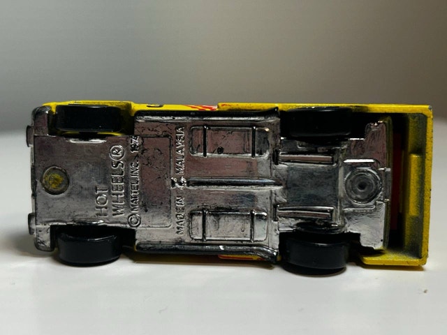 Hot Wheels 1974 Yellow Paramedic Rescue Truck 1:64 - photo 4