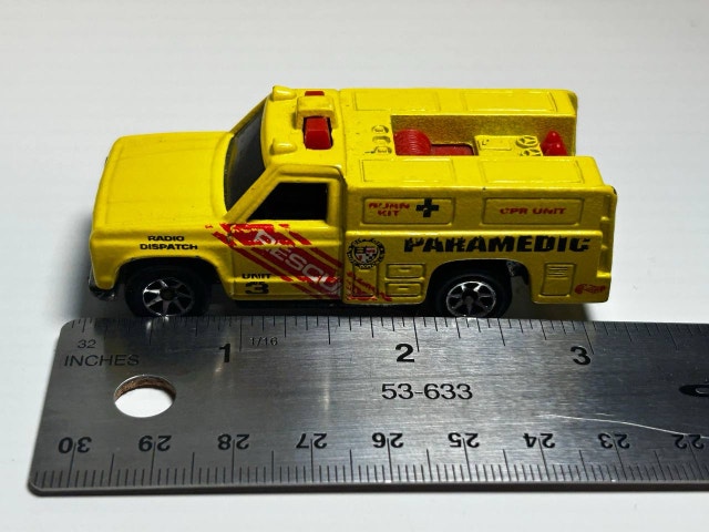 Hot Wheels 1974 Yellow Paramedic Rescue Truck 1:64 - photo 5