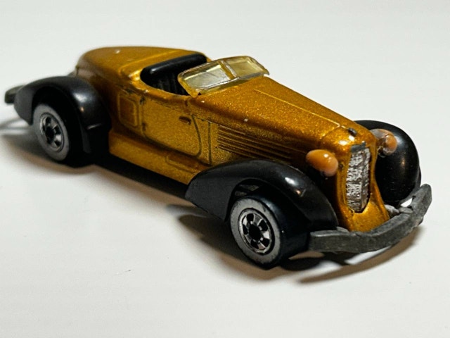 Mattel Hot Wheels 1978 Auburn 852 Gold & Black 1:64