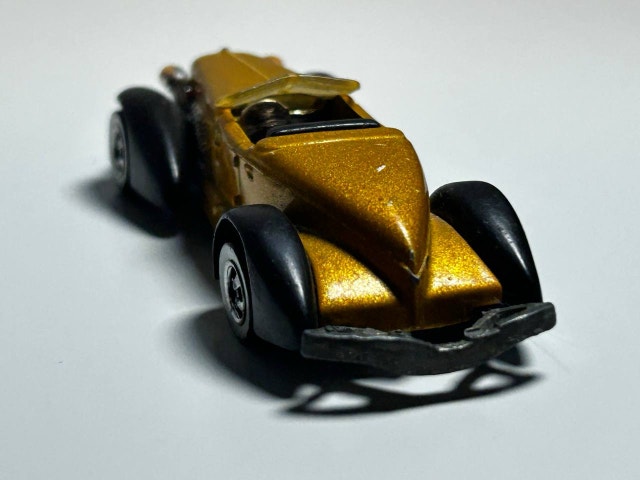 Mattel Hot Wheels 1978 Auburn 852 Gold & Black 1:64 - photo 2