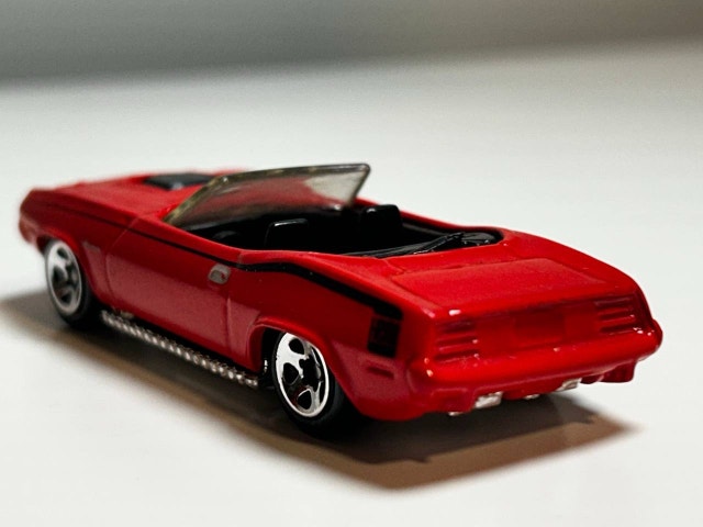 Hot Wheels '70 Plymouth Barracuda Convertible - photo 3