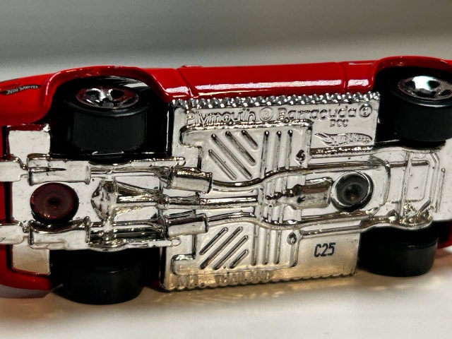 Hot Wheels '70 Plymouth Barracuda Convertible - photo 4