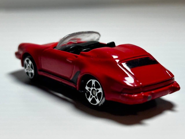 Maisto '86 Porsche 911 Speedster 1:64 Die-Cast - photo 2