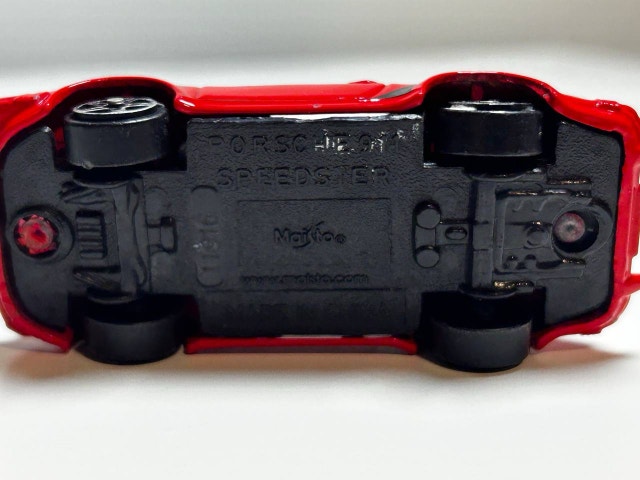 Maisto '86 Porsche 911 Speedster 1:64 Die-Cast - photo 4