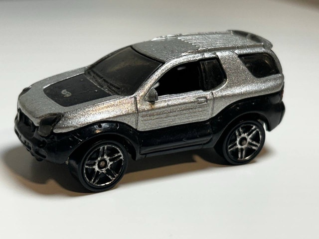 2000 Isuzu VehiCROSS 1/64 Diecast Model - photo 2