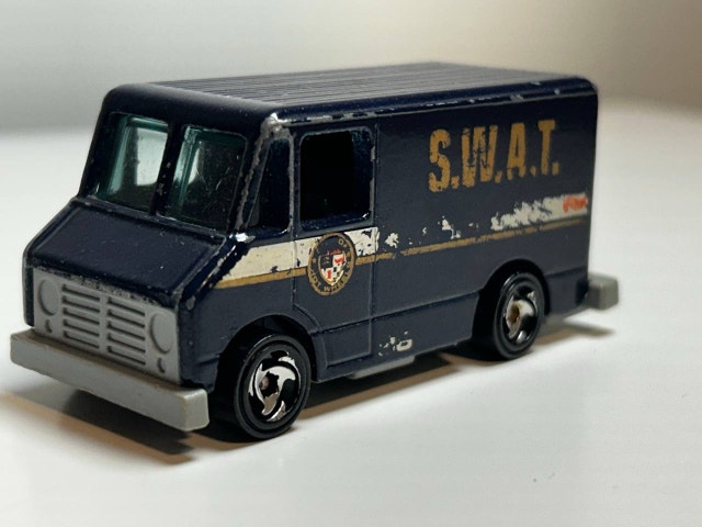 Hot Wheels 1986 Police S. W. A. T. Van #86