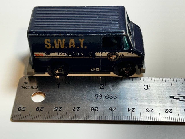 Hot Wheels 1986 Police S. W. A. T. Van #86 - photo 3